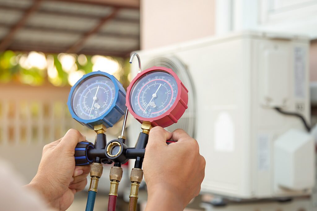 Measuring refrigerant pressure with manifold gauge